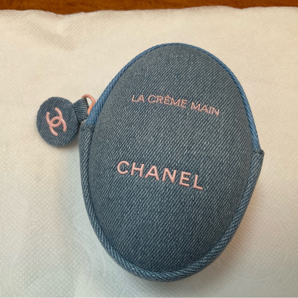 CHANEL La Crème Main Denim Case 
AUTHENTIC NWT